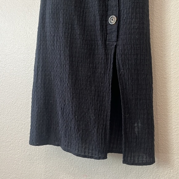 Universal Threads black muslin midi XSdress with faux buttons, adjustable straps - Picture 5 of 6